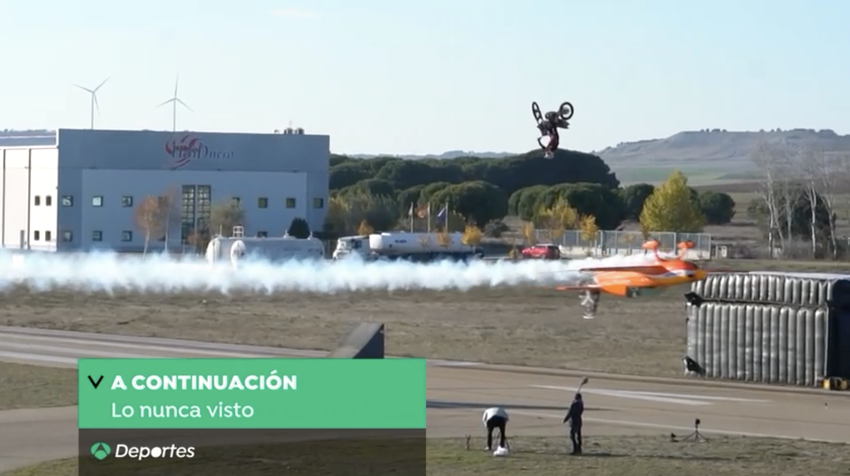 Juan Velarde y Maikel Melero unen vuelo acrobático y FMX Juan Velarde y Maikel Melero unen vuelo acrobático y FMX